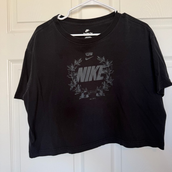 Nike Tops - Nike Black Cropped Tee with Logo Large